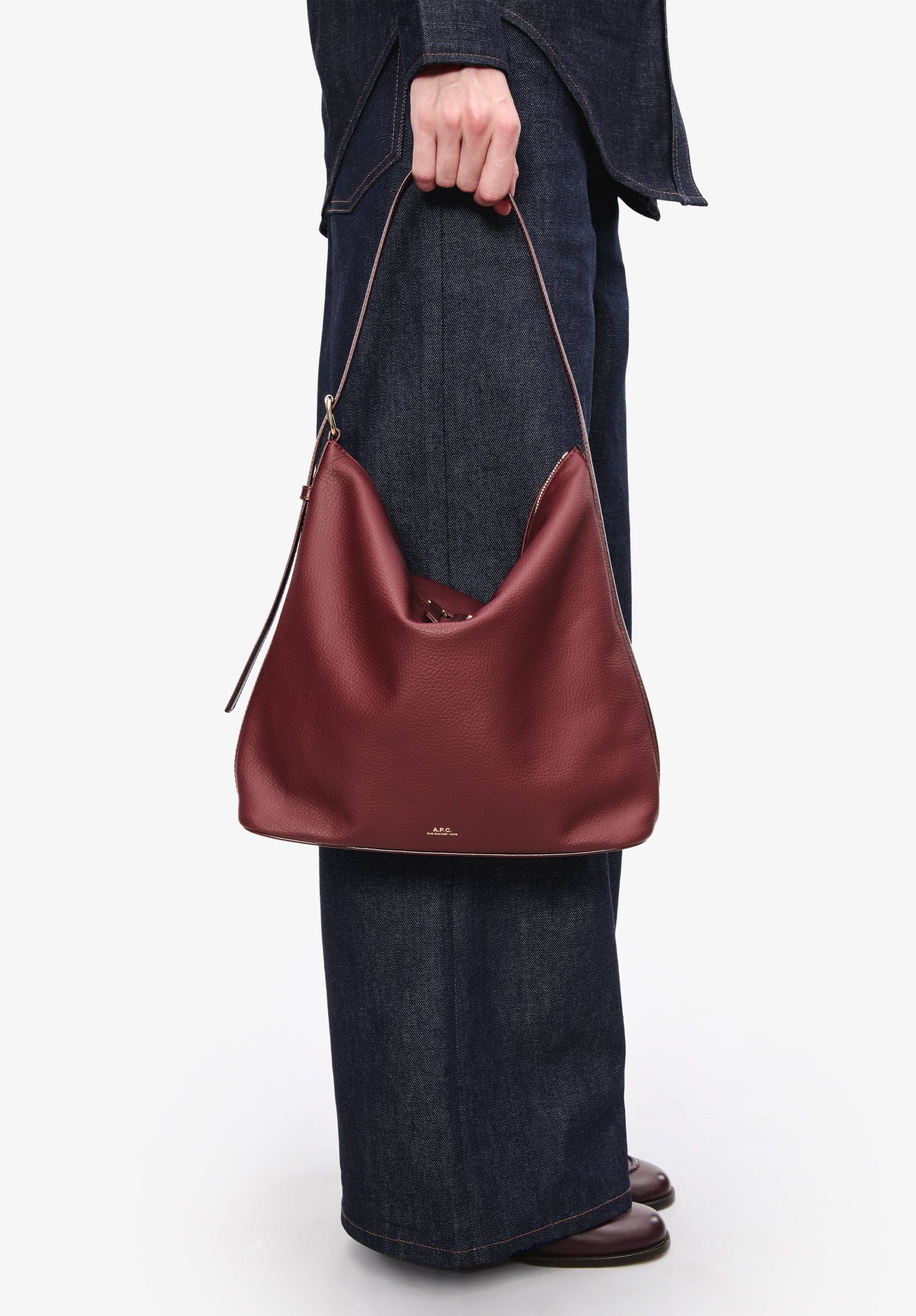 Back view of the compact shoulder shape.