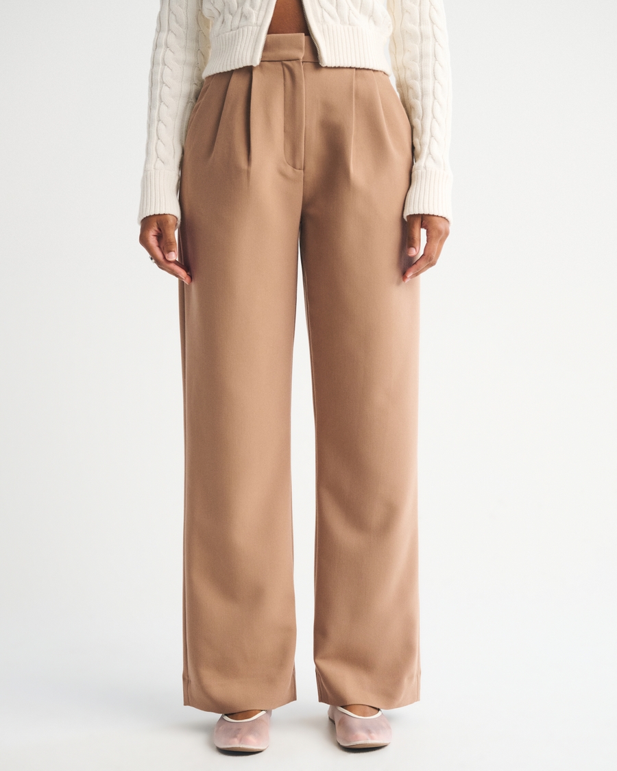 pleat and pocket detail