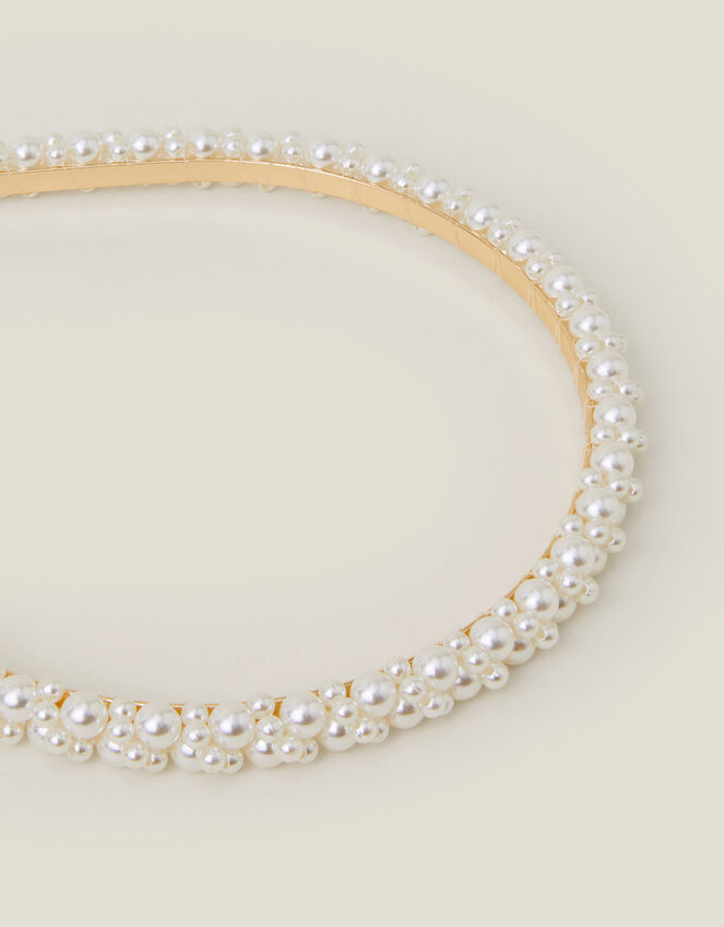 Close-up of pearl clusters along the band