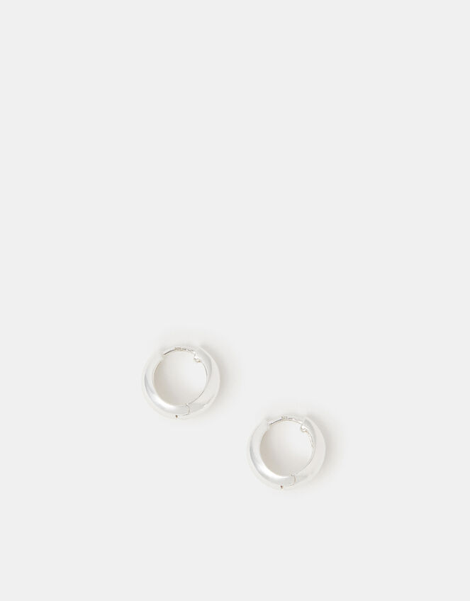 Close view of the rounded silver profile