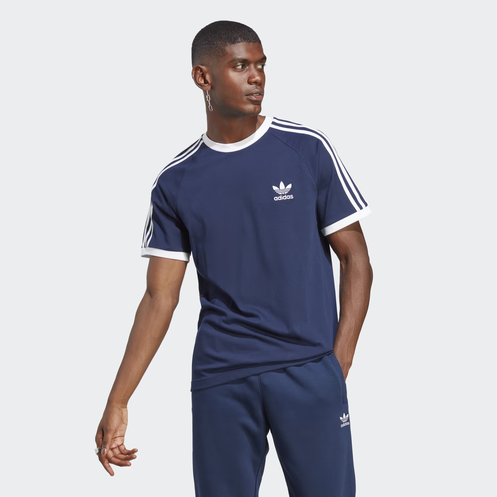 Navy on-model alternate