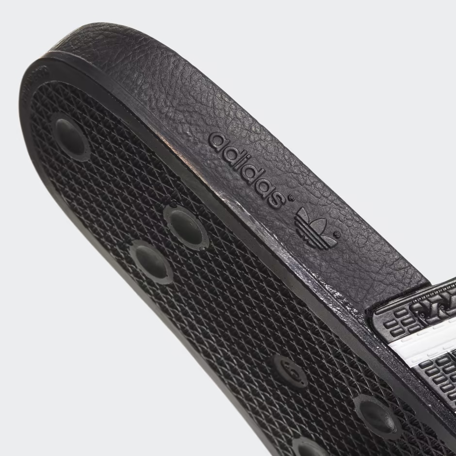 Footbed and outsole detail