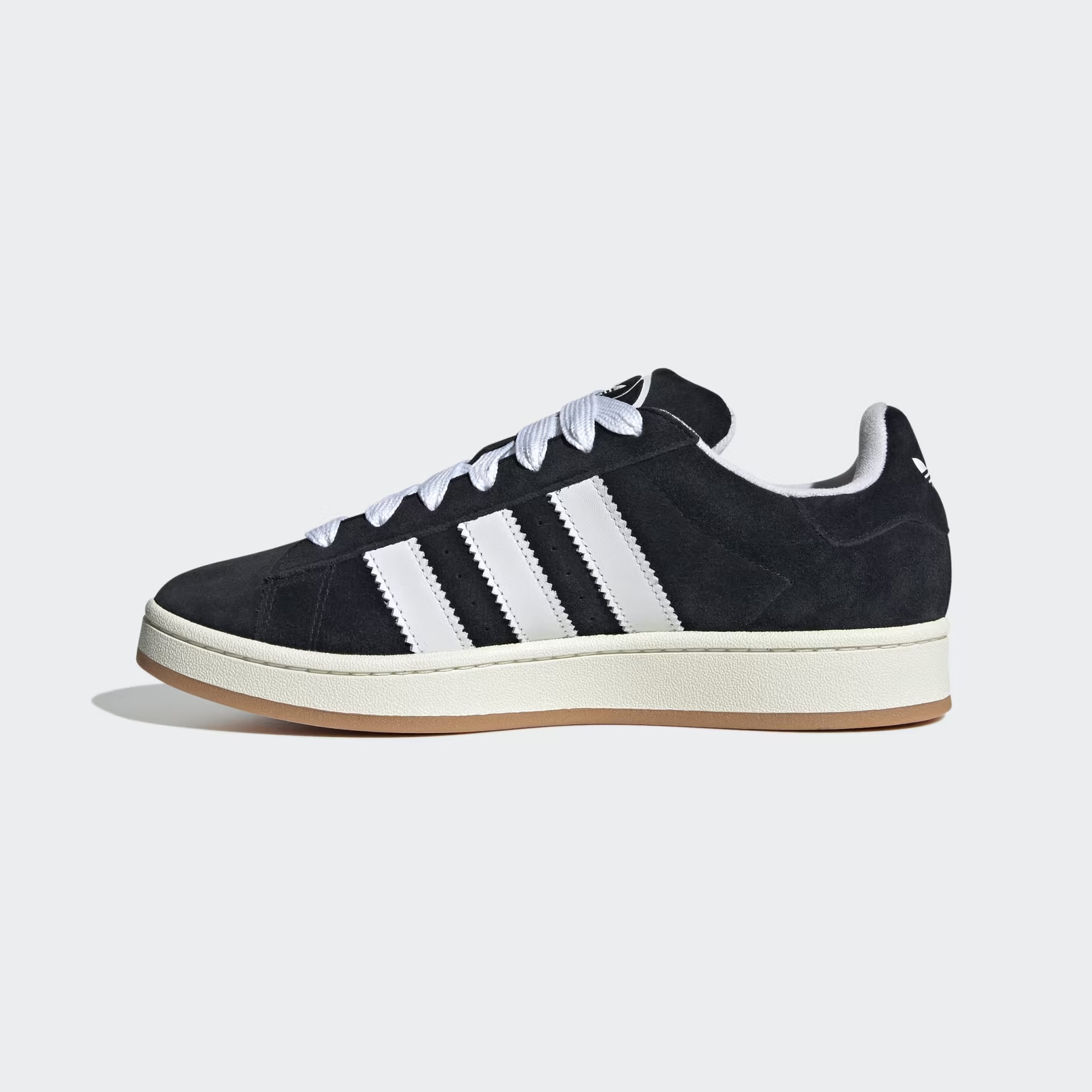 Side profile with wide 3-Stripes