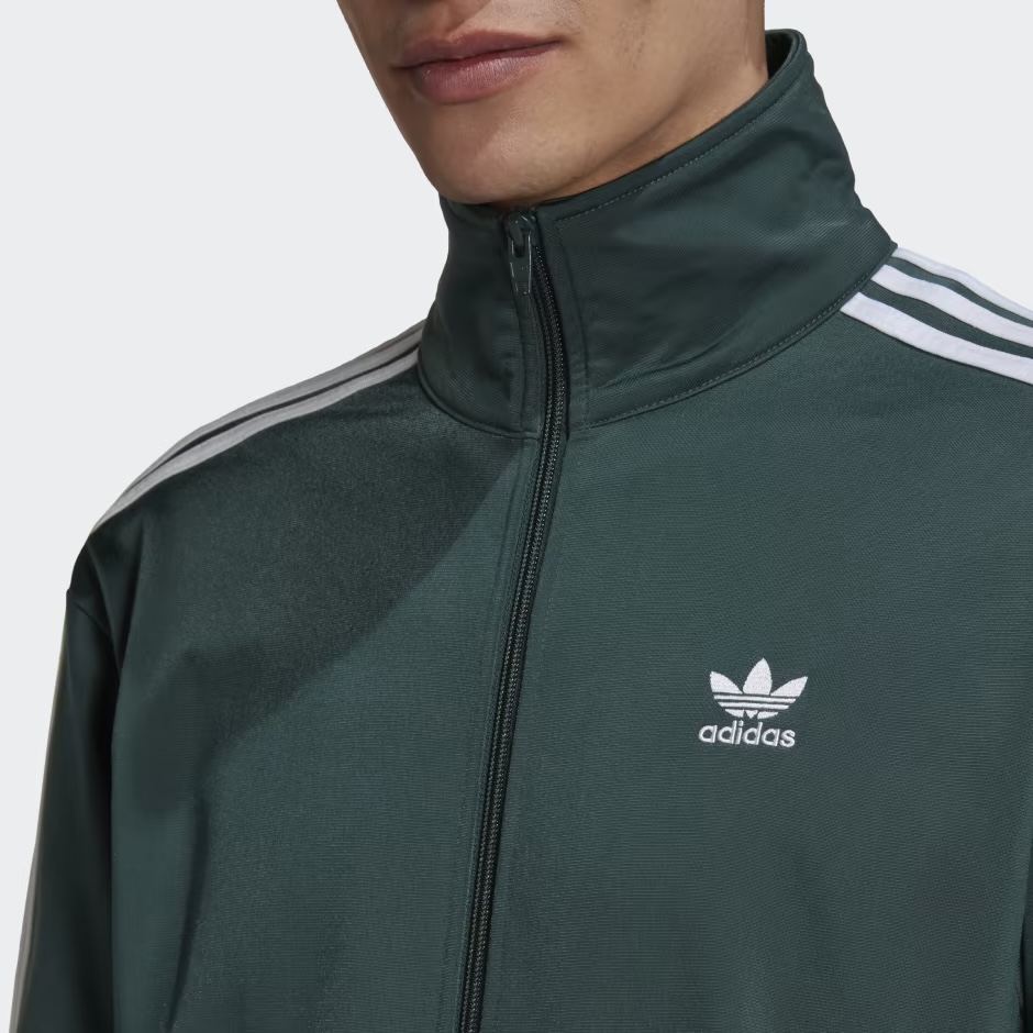 Green alternate closeup