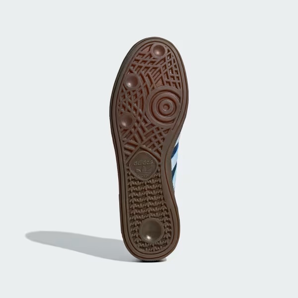 Gum outsole detail