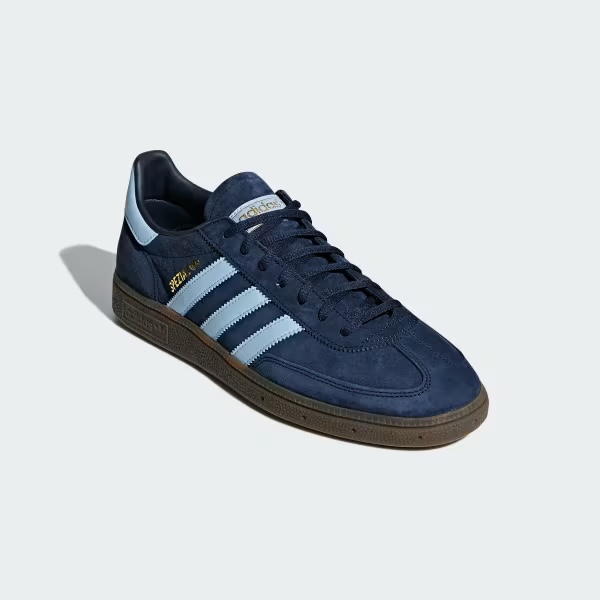 Side profile in blue suede