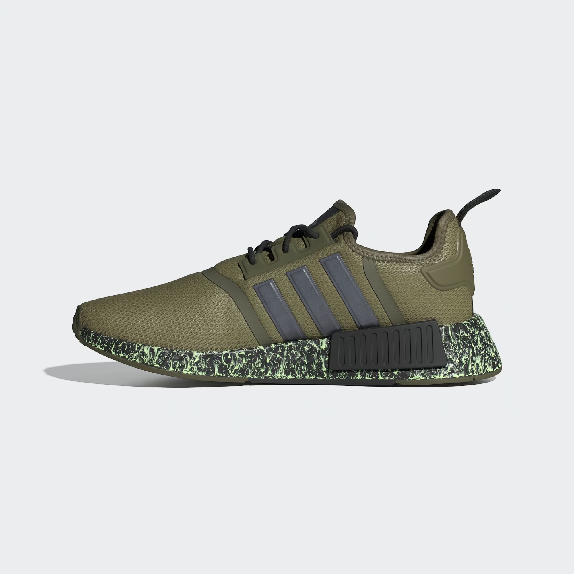 Low side profile with midsole plugs