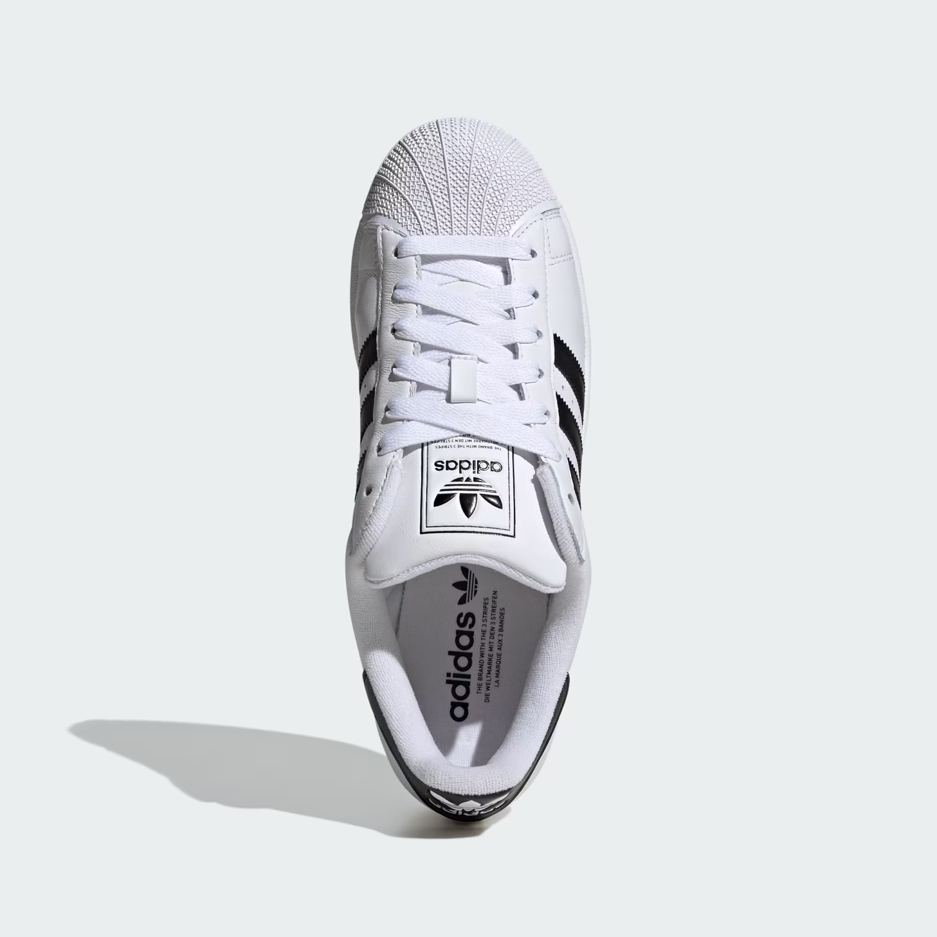 Top view of the lace line and shell toe