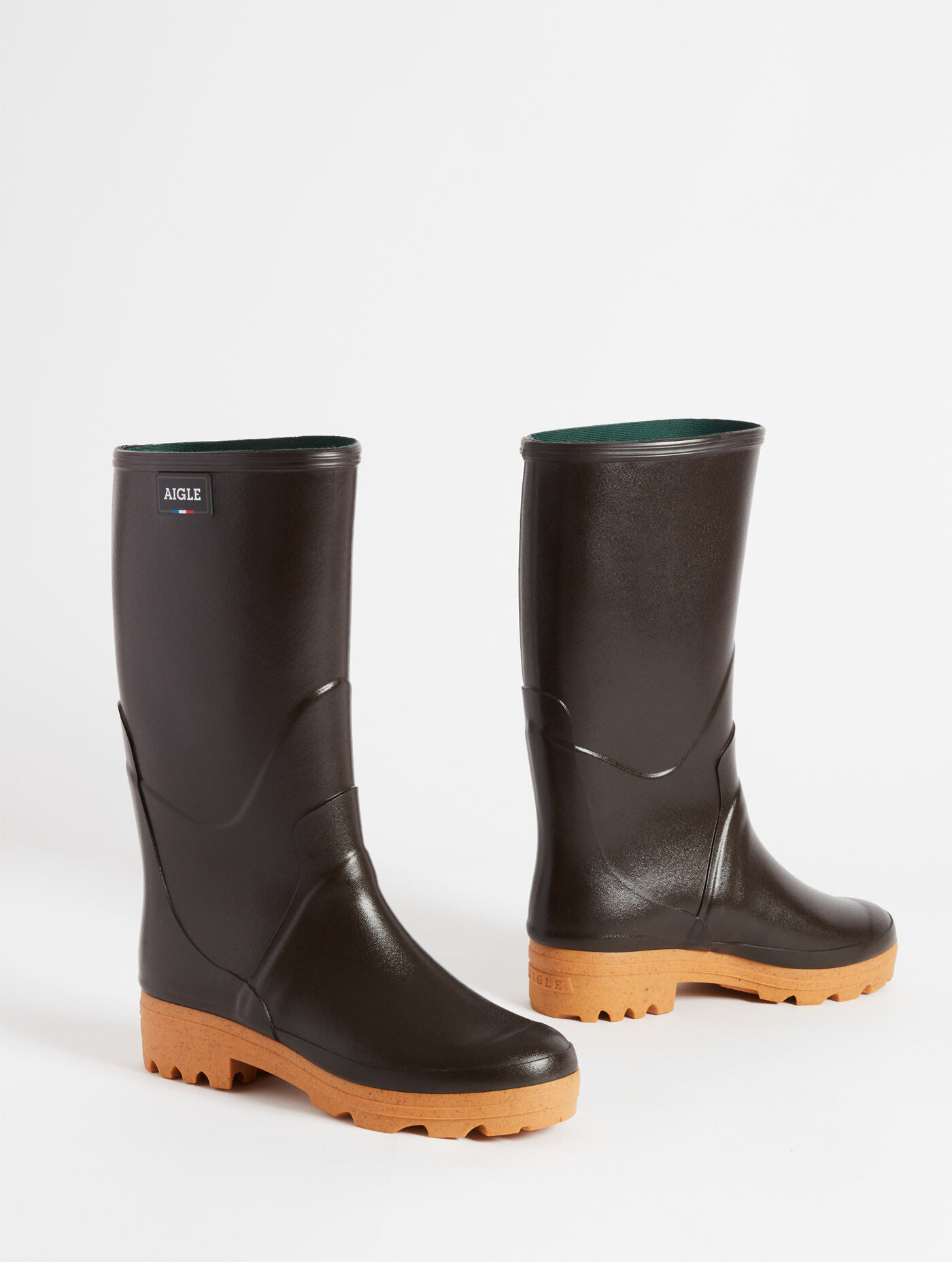 pair view with contrast sole