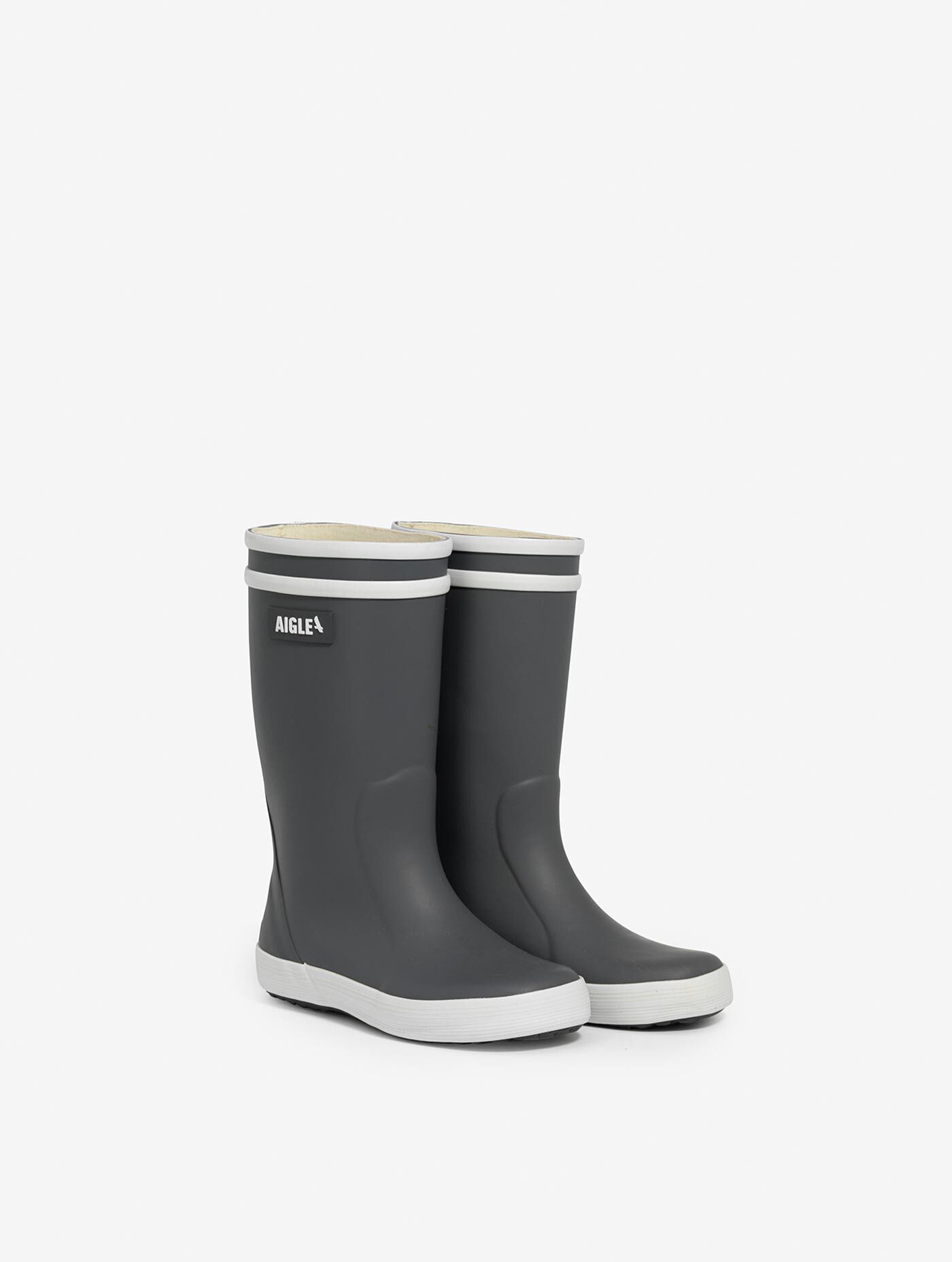 pair view with double white stripe