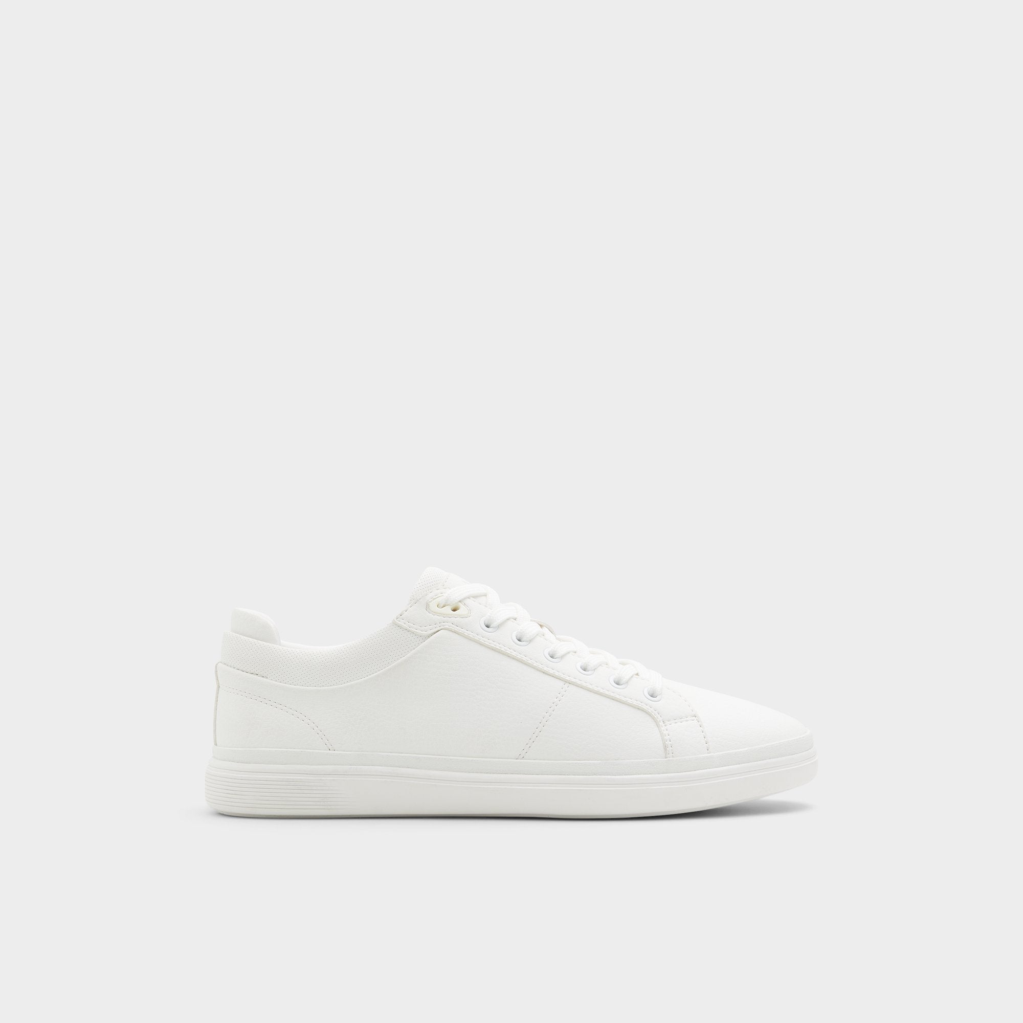 Finespec Low-Top Sneaker