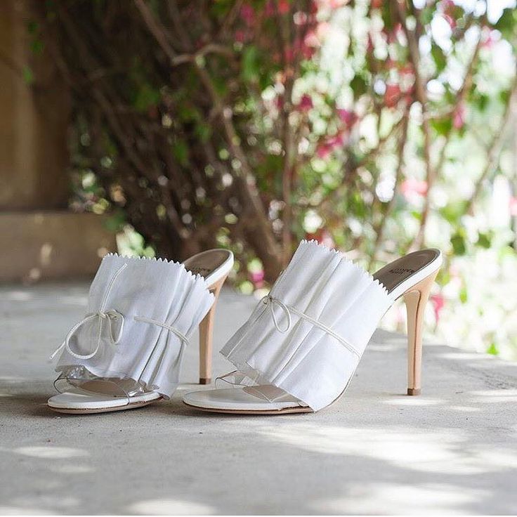 White ruffle mule styling
