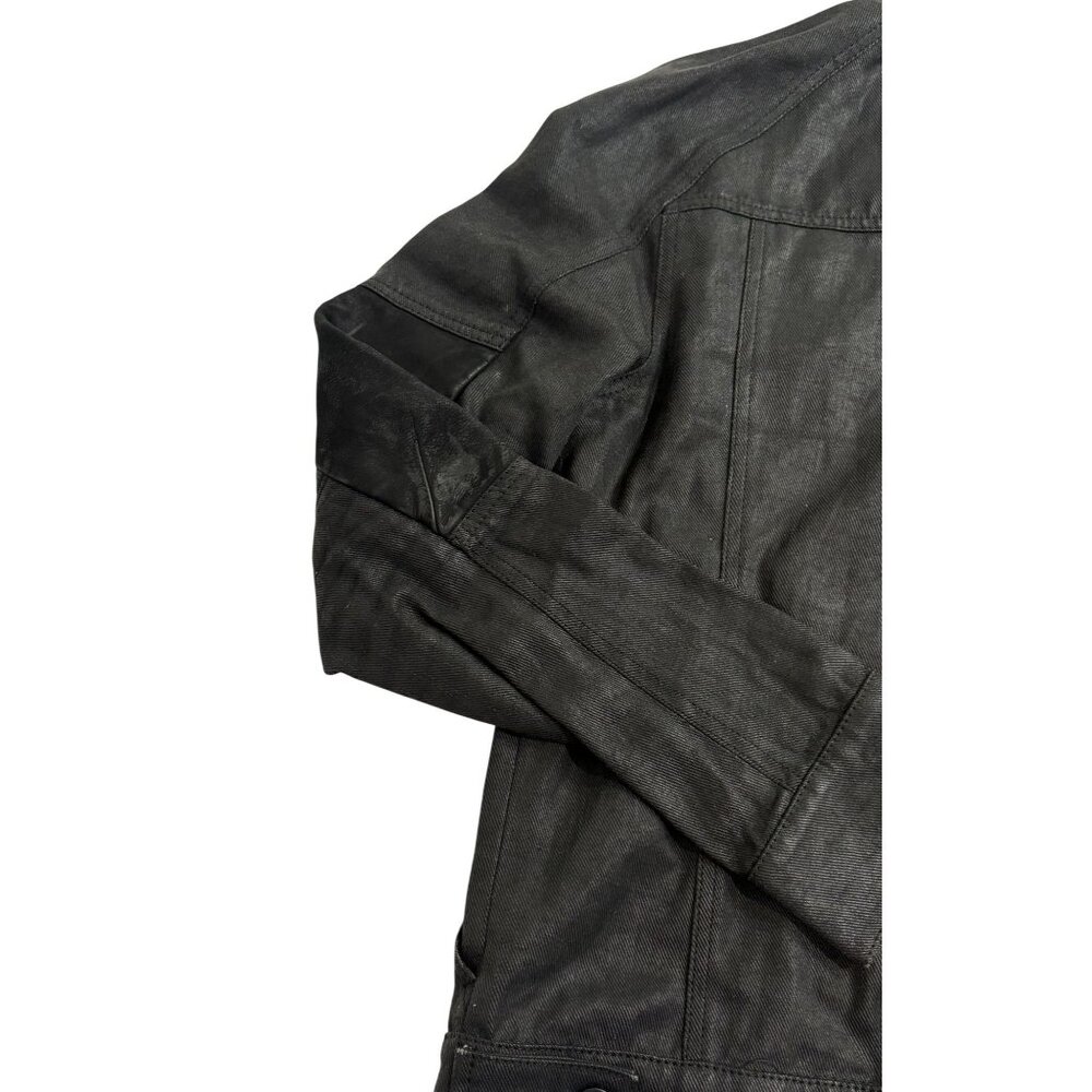 collar and placket detail