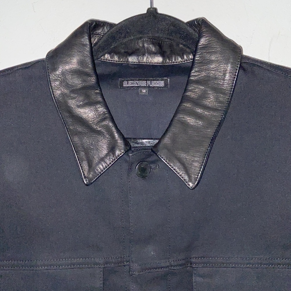 collar detail