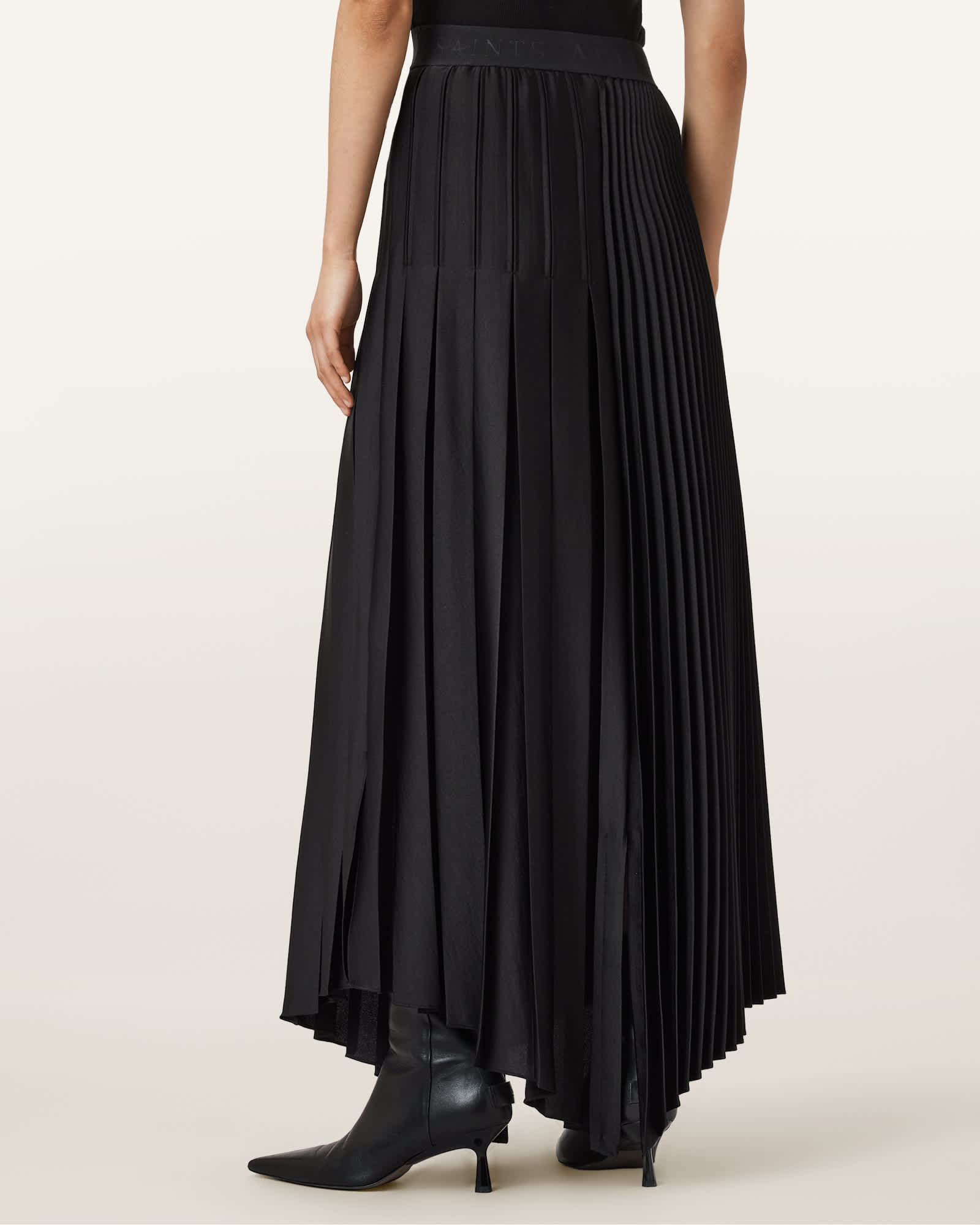 black pleats