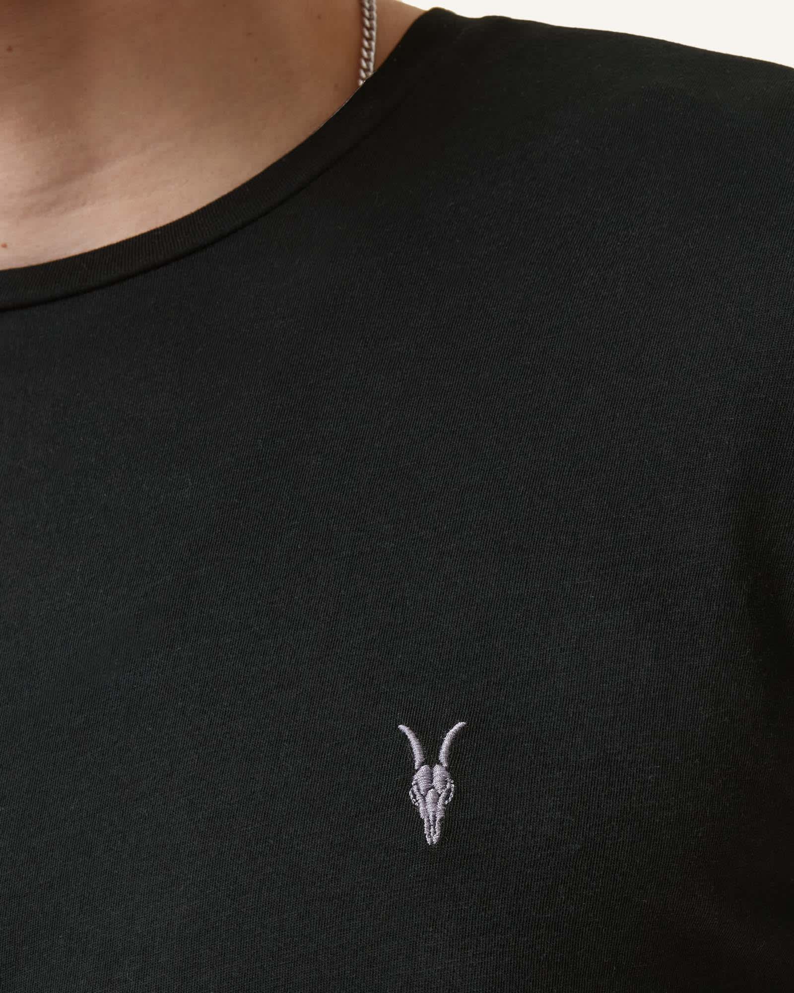 neckline detail