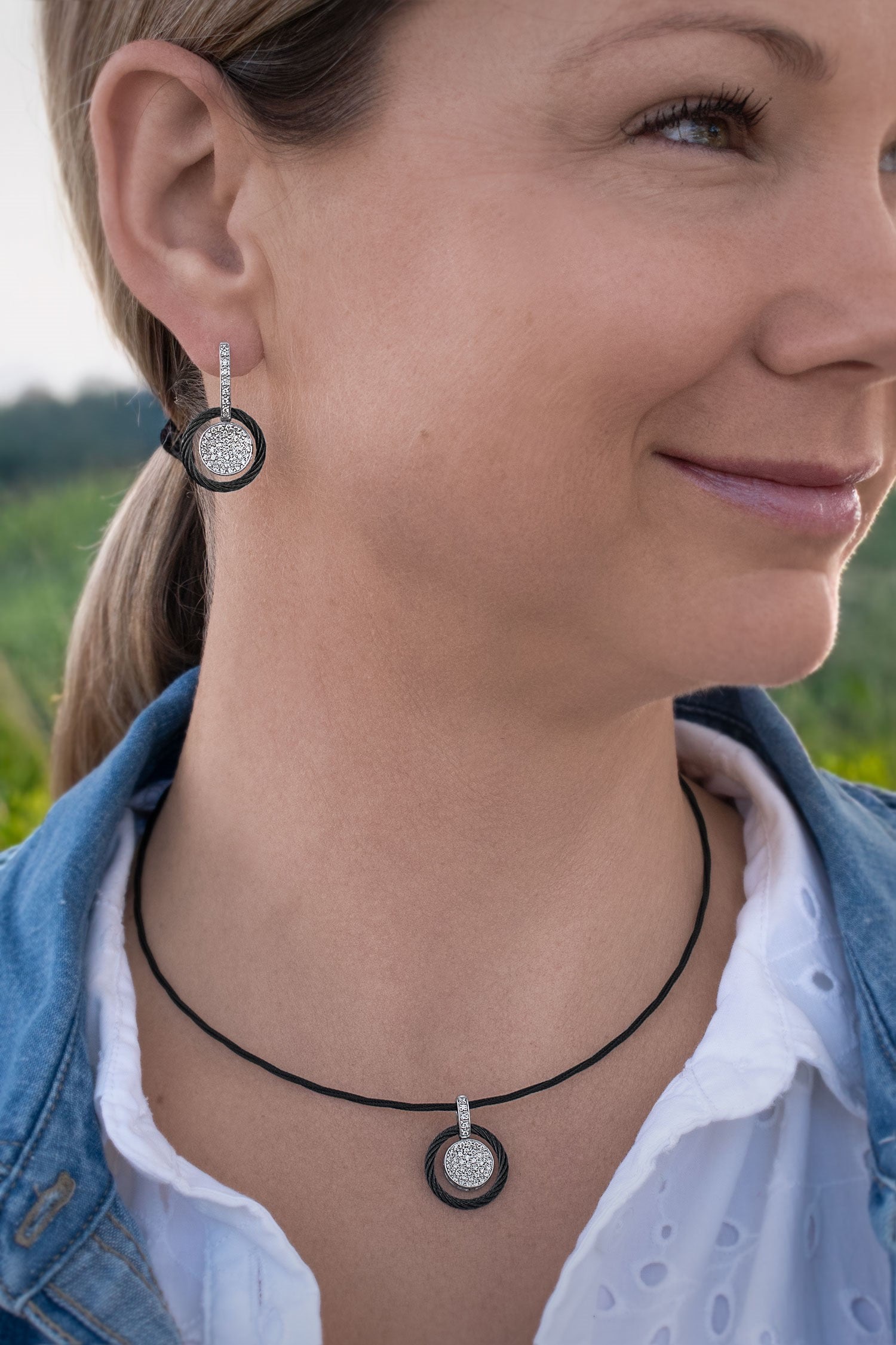 model detail with disc pendant