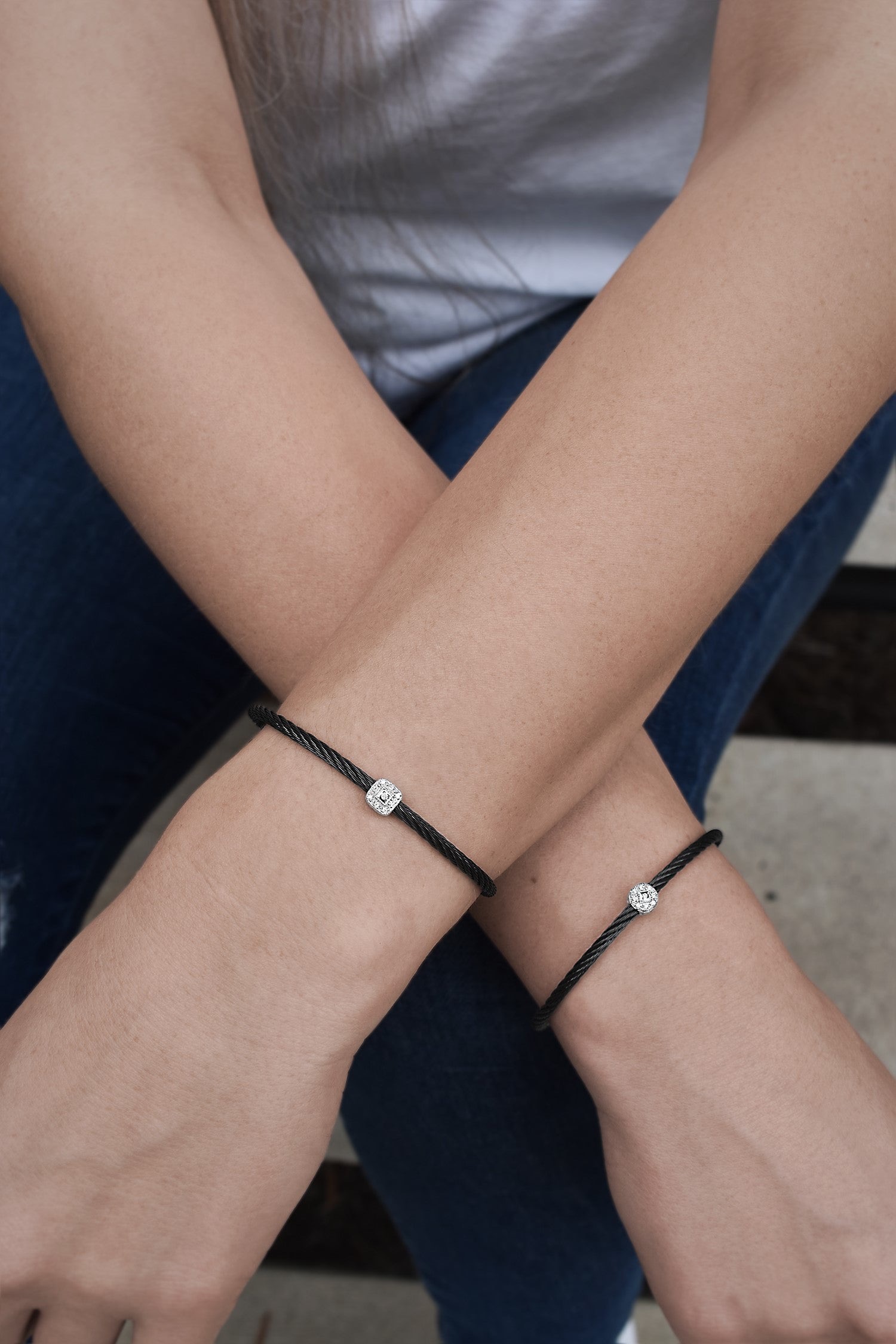 on-wrist stackable scale