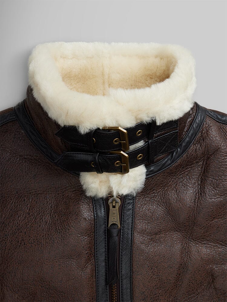 Close view of the collar and zipper