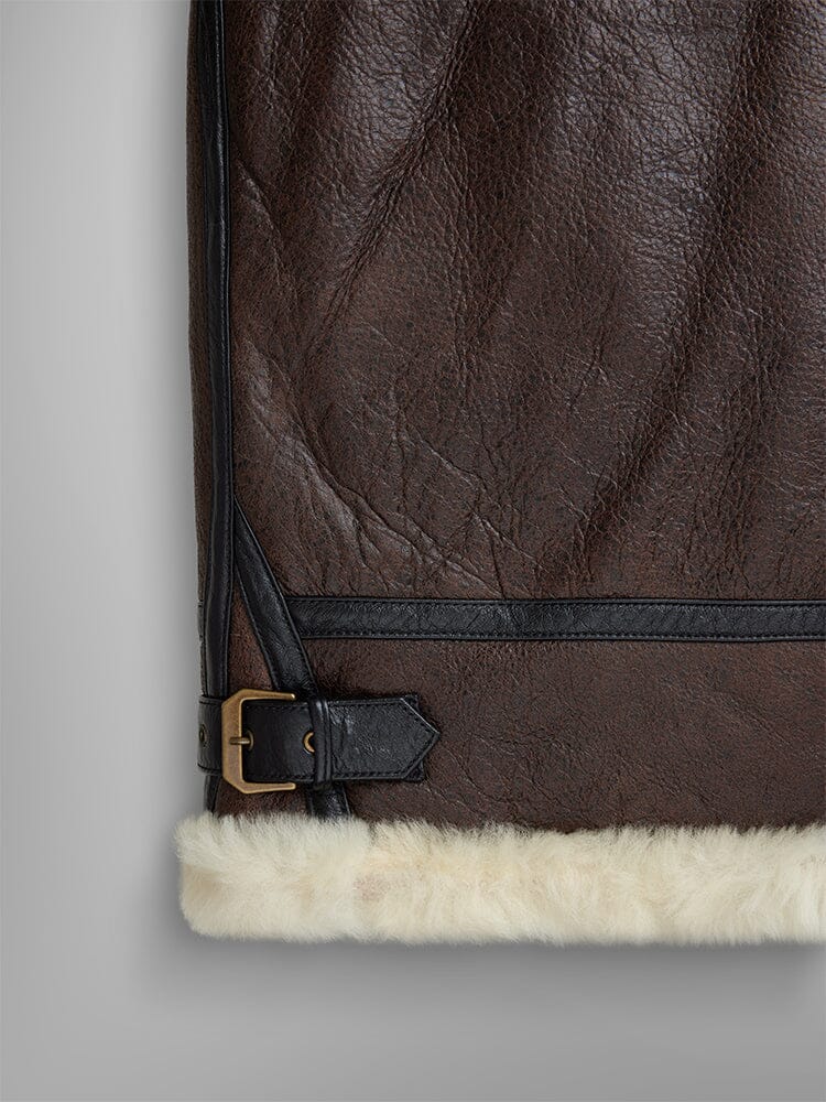 Buckle and leather detail