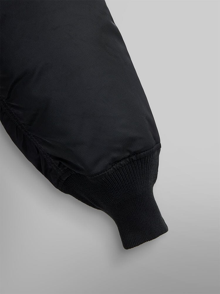 Sleeve and rib cuff detail
