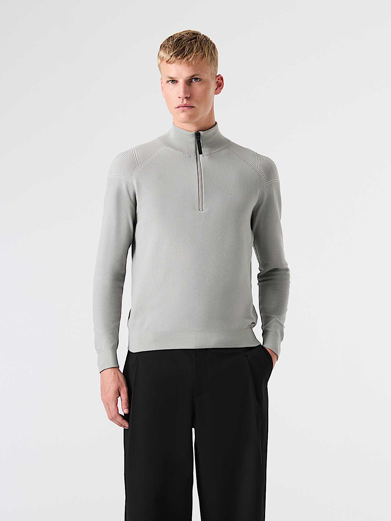 Seamless 3D Knit Half-Zip Sweater FROST