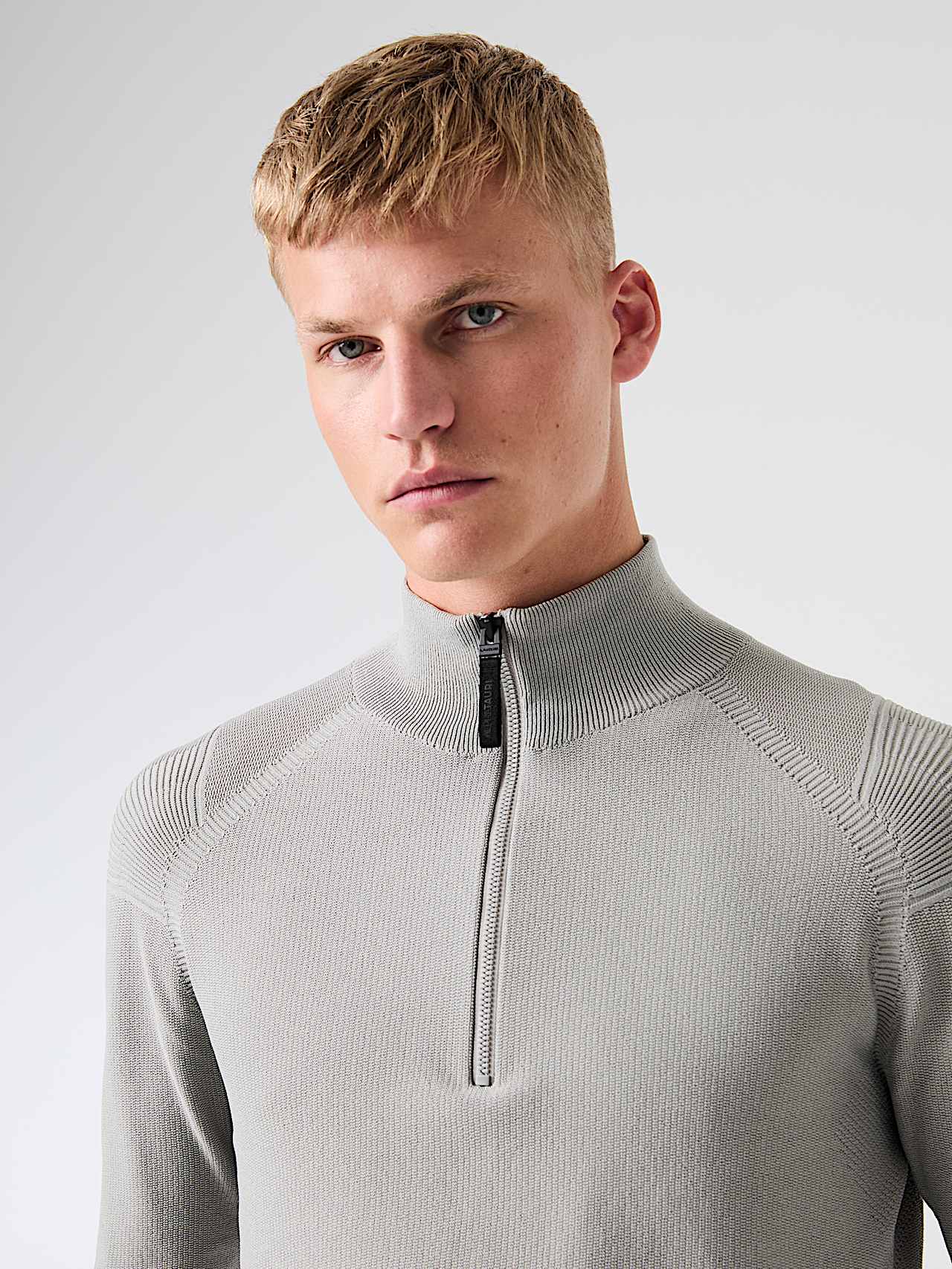 FROST V1.Y9.02 | Seamless 3D Knit Half-Zip Sweater in Neutral Grey for Men