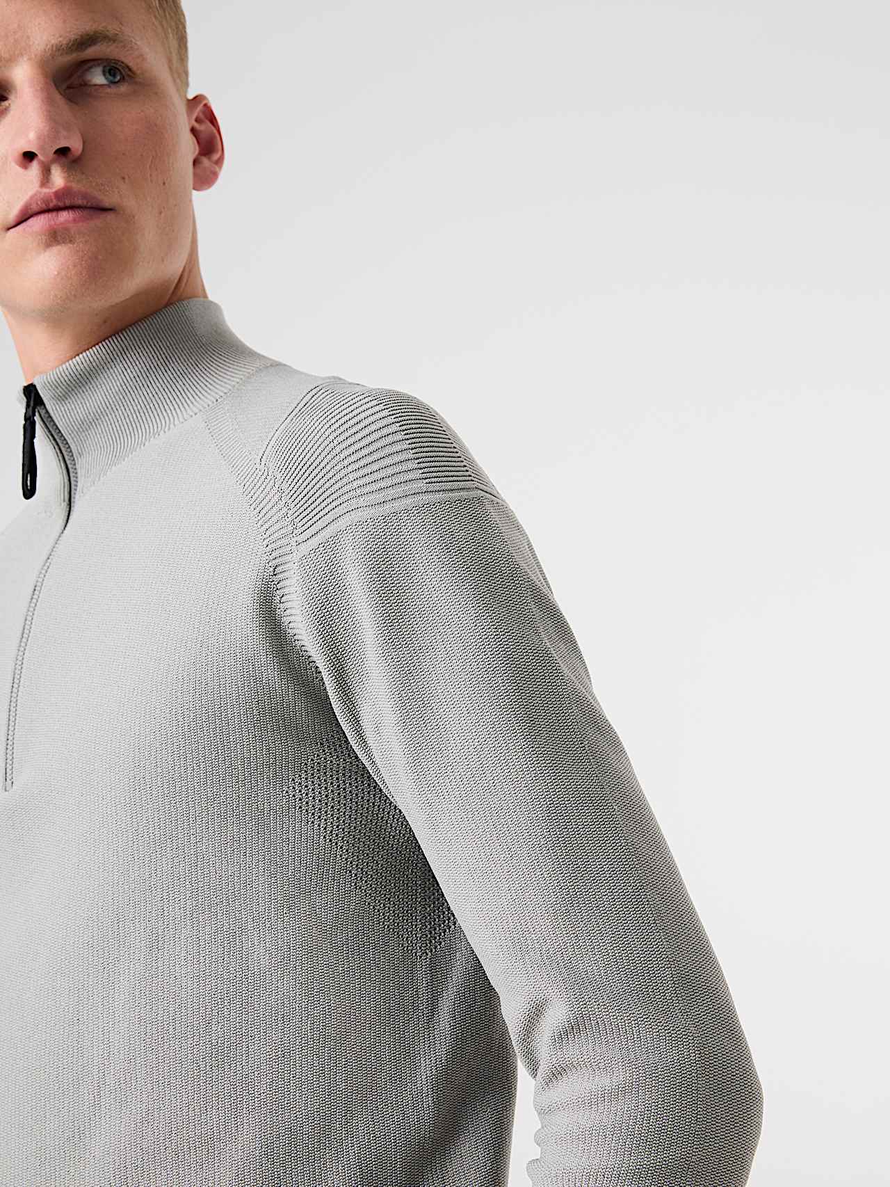 FROST V1.Y9.02 | Seamless 3D Knit Half-Zip Sweater in Neutral Grey for Men