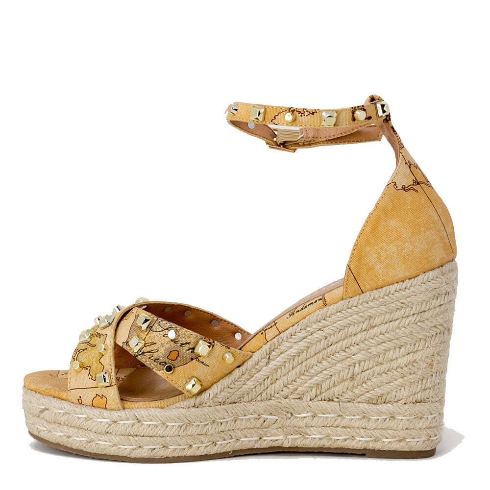wedge with Geo strap