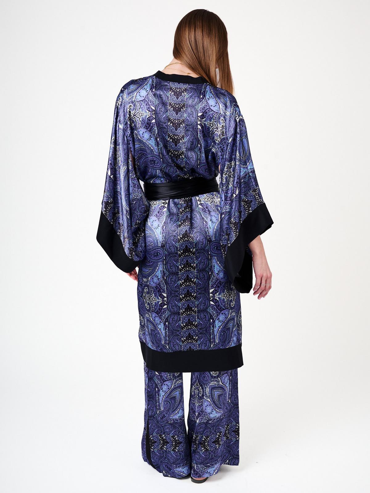 Full-length look with fluid sleeves