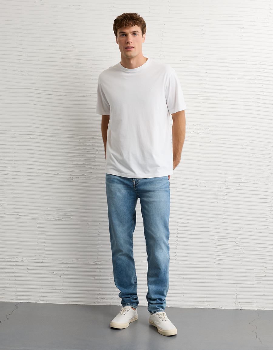Styled front view with athletic thigh room