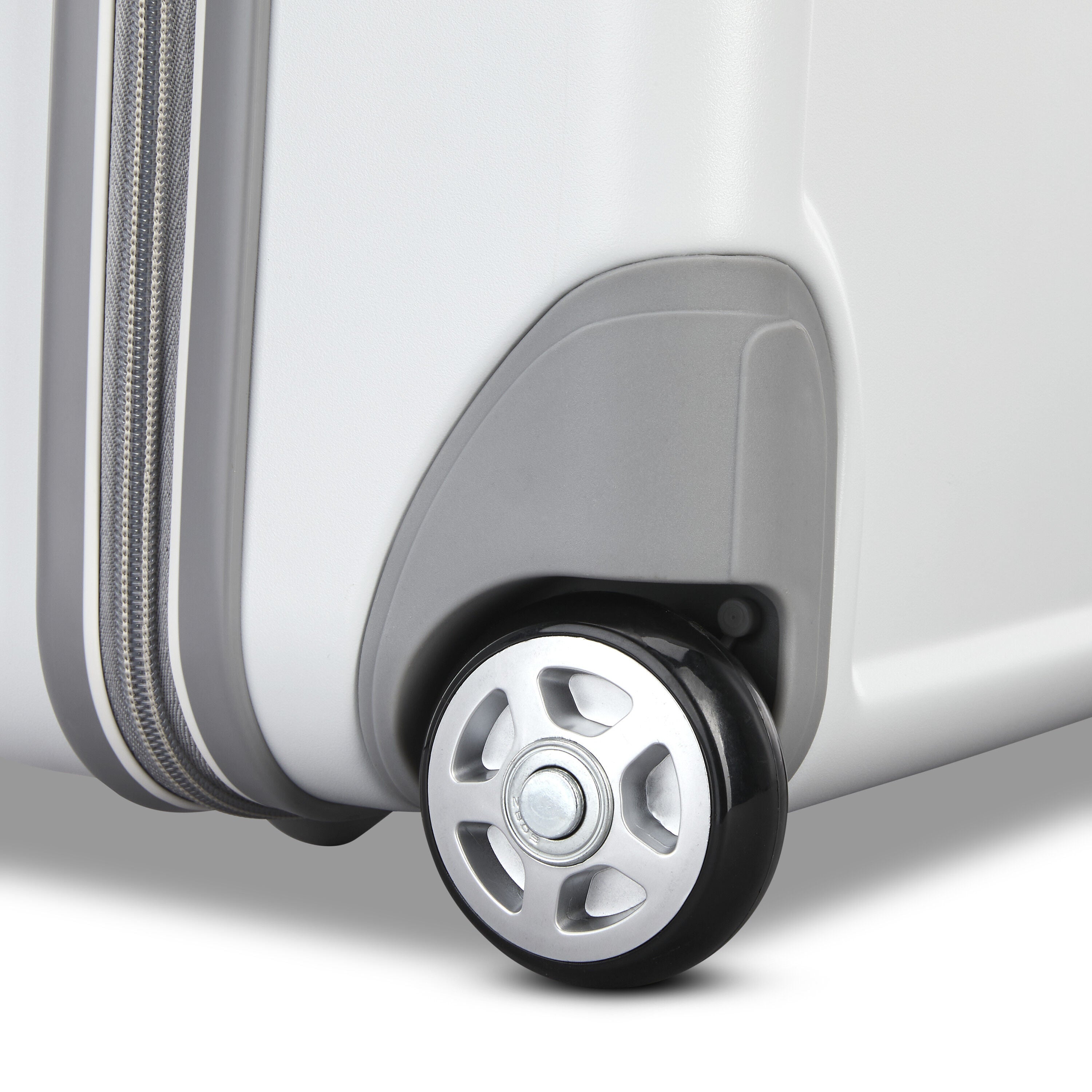 Wheel and lower-shell detail