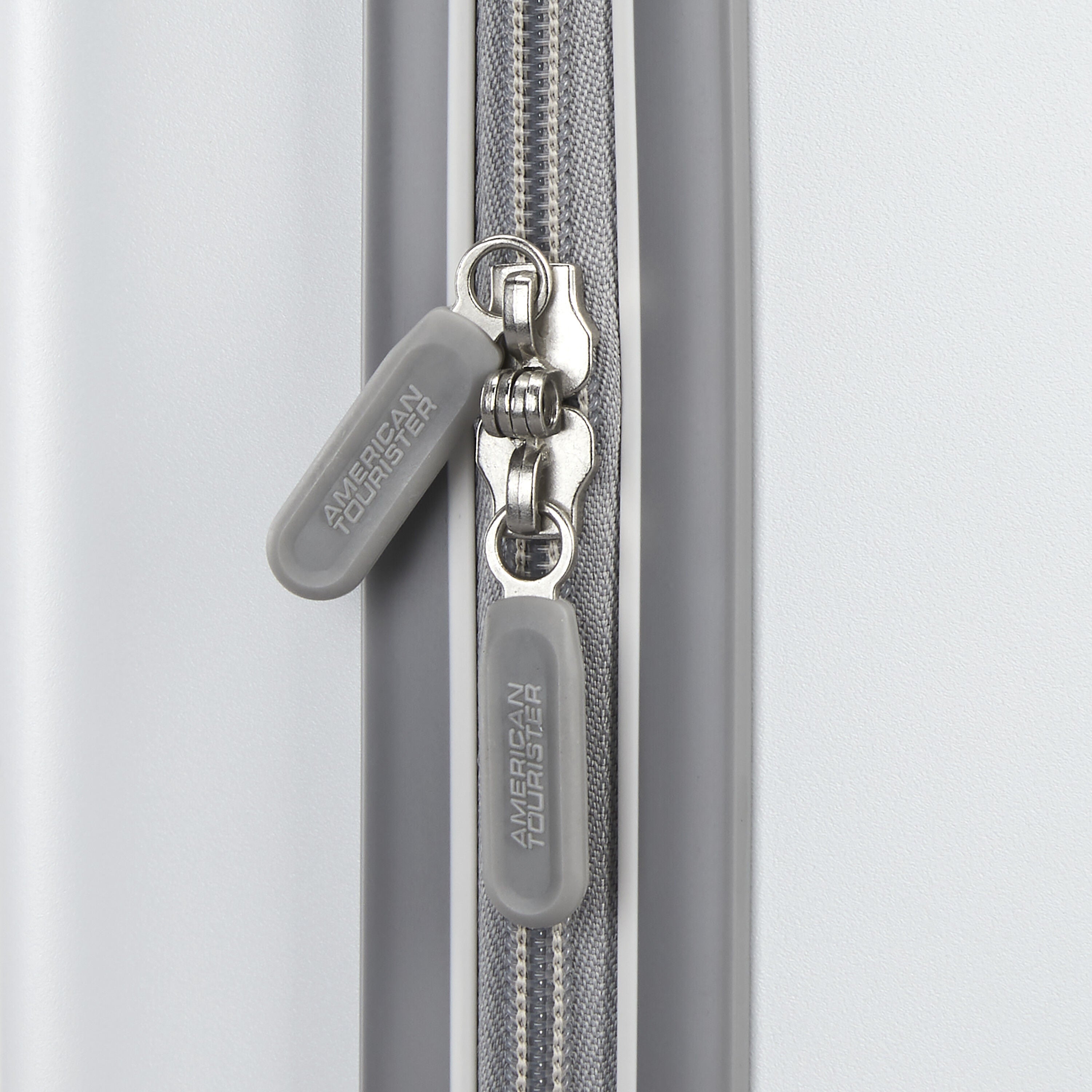 Zipper pull detail