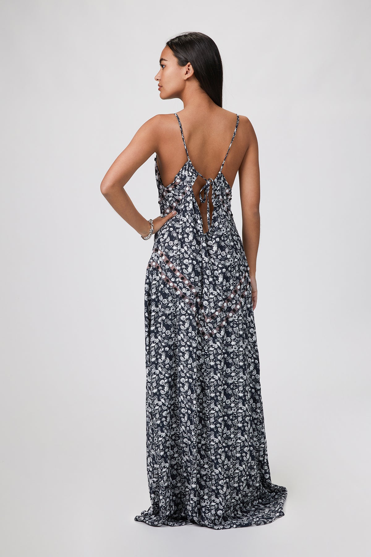side view showing mesh panels and drape