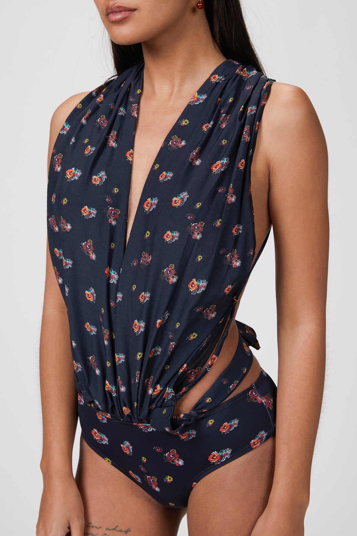 back view with long scarf straps