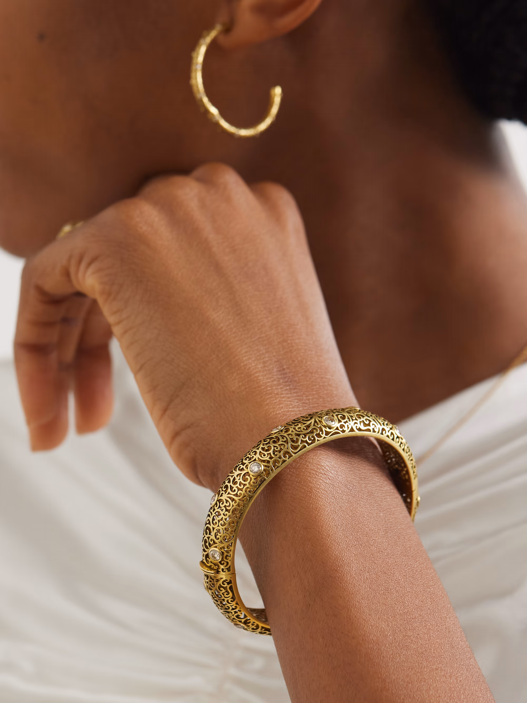 Jali 18-karat gold diamond bangle