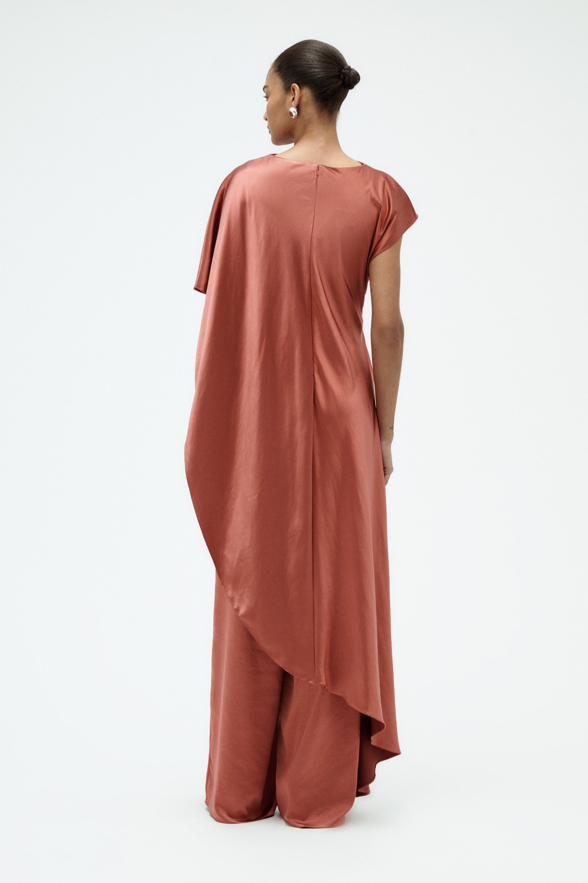 Back view from the official product gallery