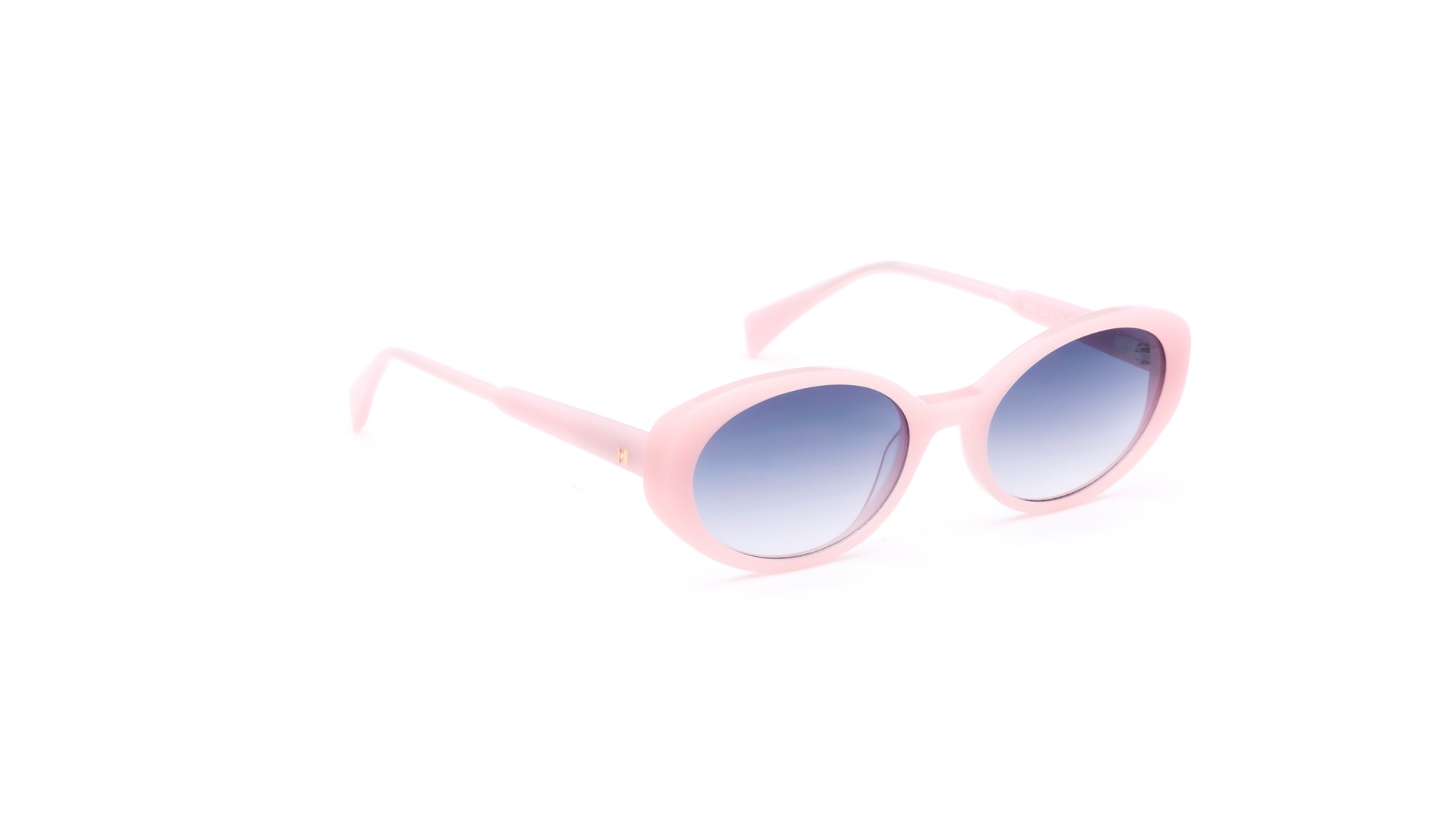 Angled view of the rounded silhouette
