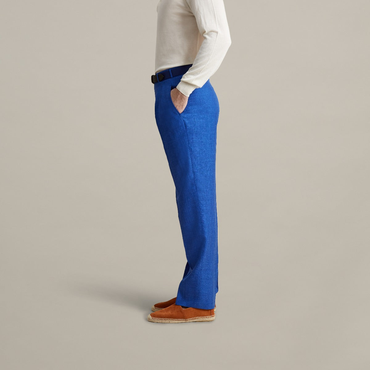 Three-quarter trouser view