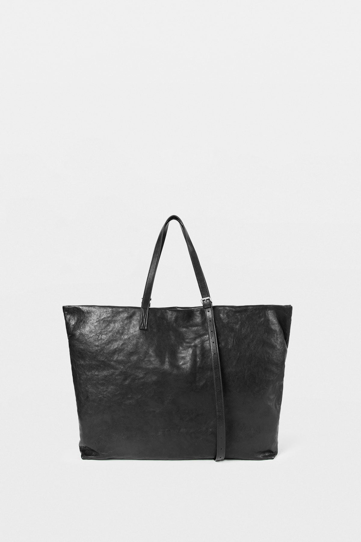 Open tote three-quarter view