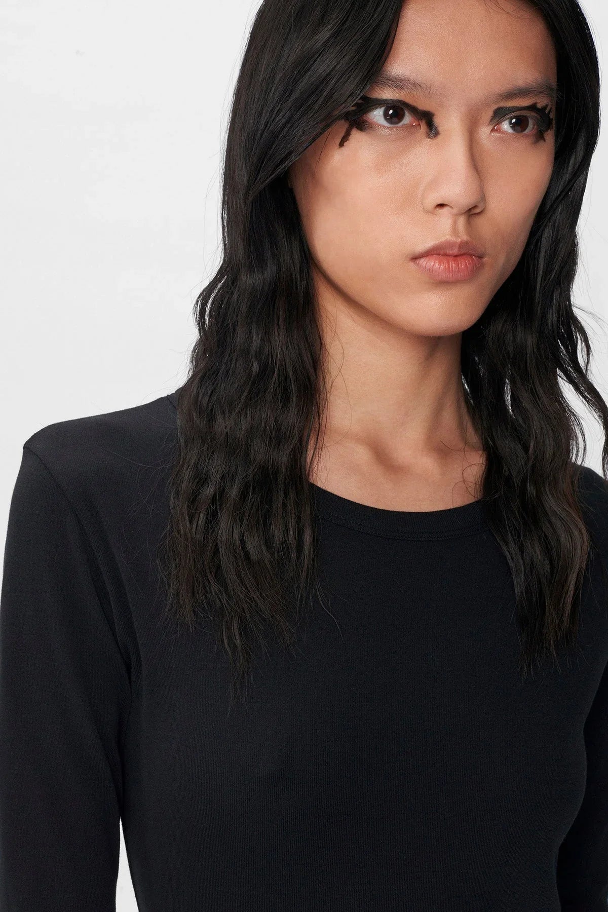 Neckline and sleeve closeup