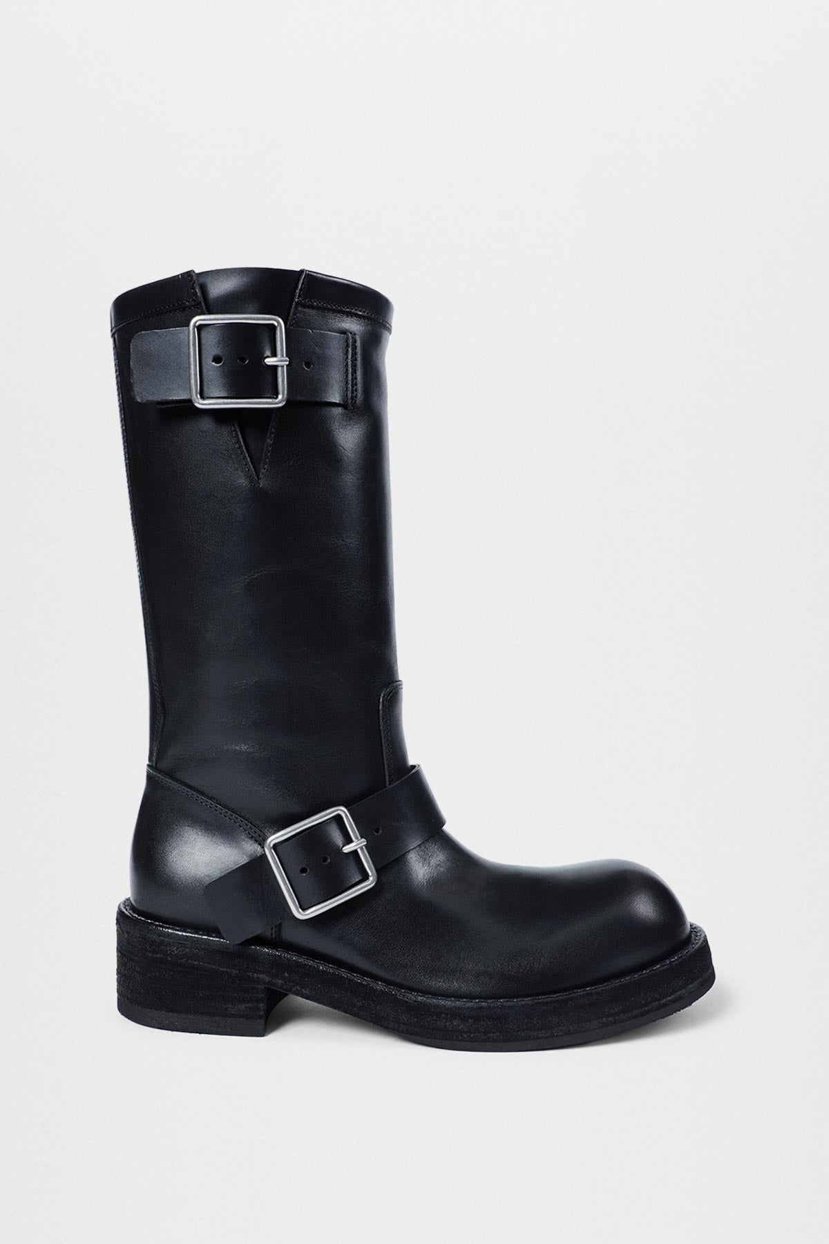Side view of the buckle straps