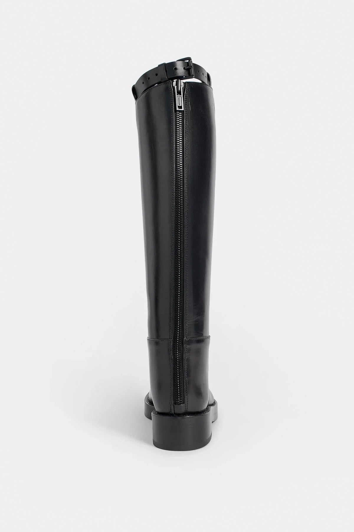 Rear view with clean heel line