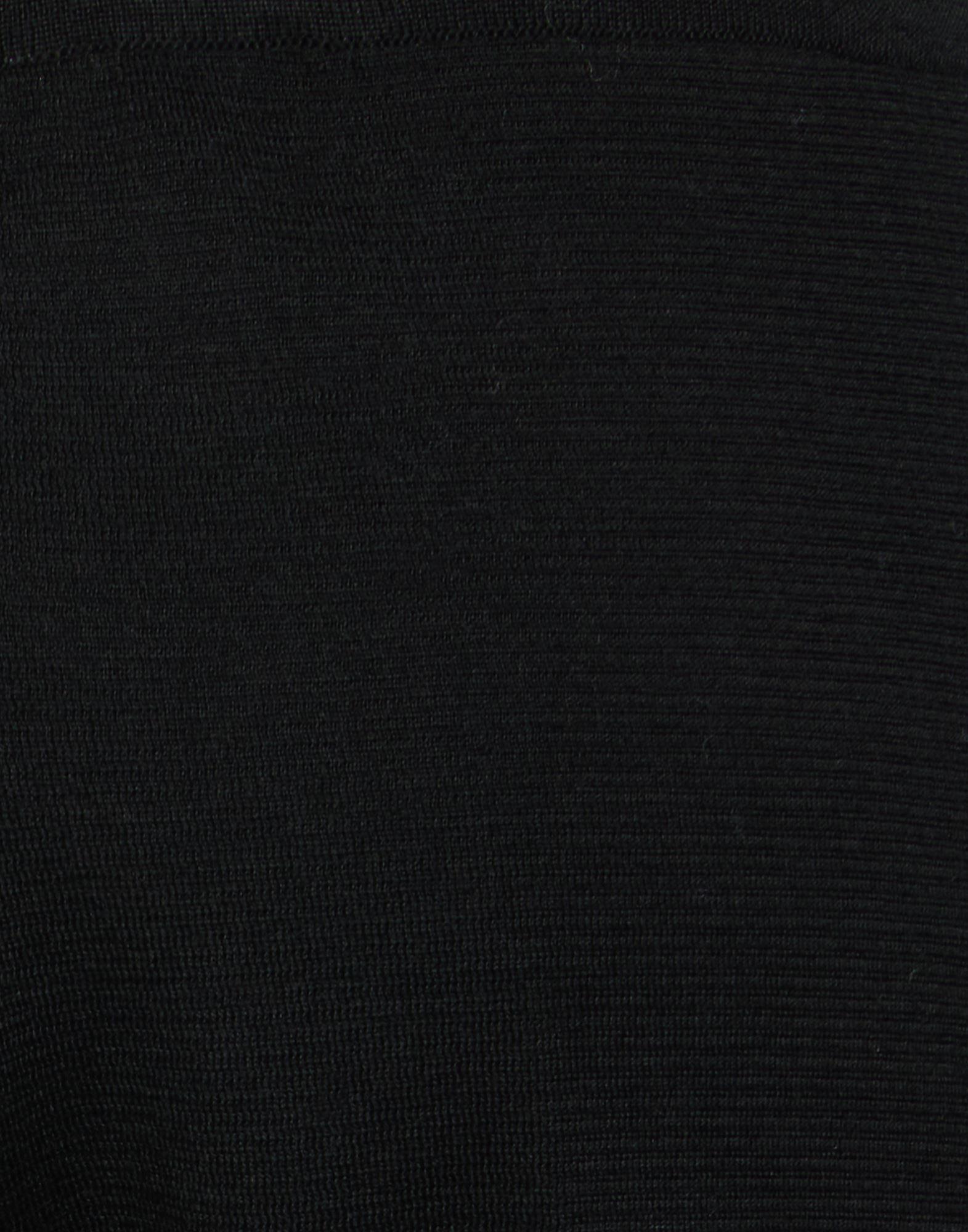 Bermuda shorts detail