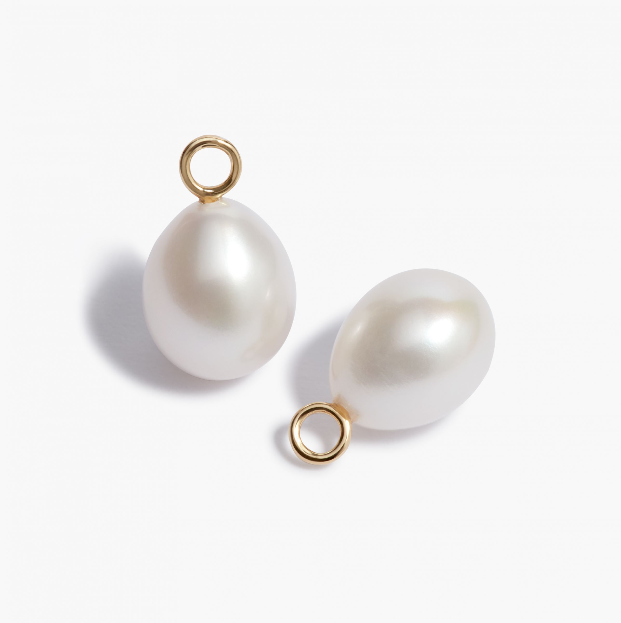 Pearl Earrings detail 3