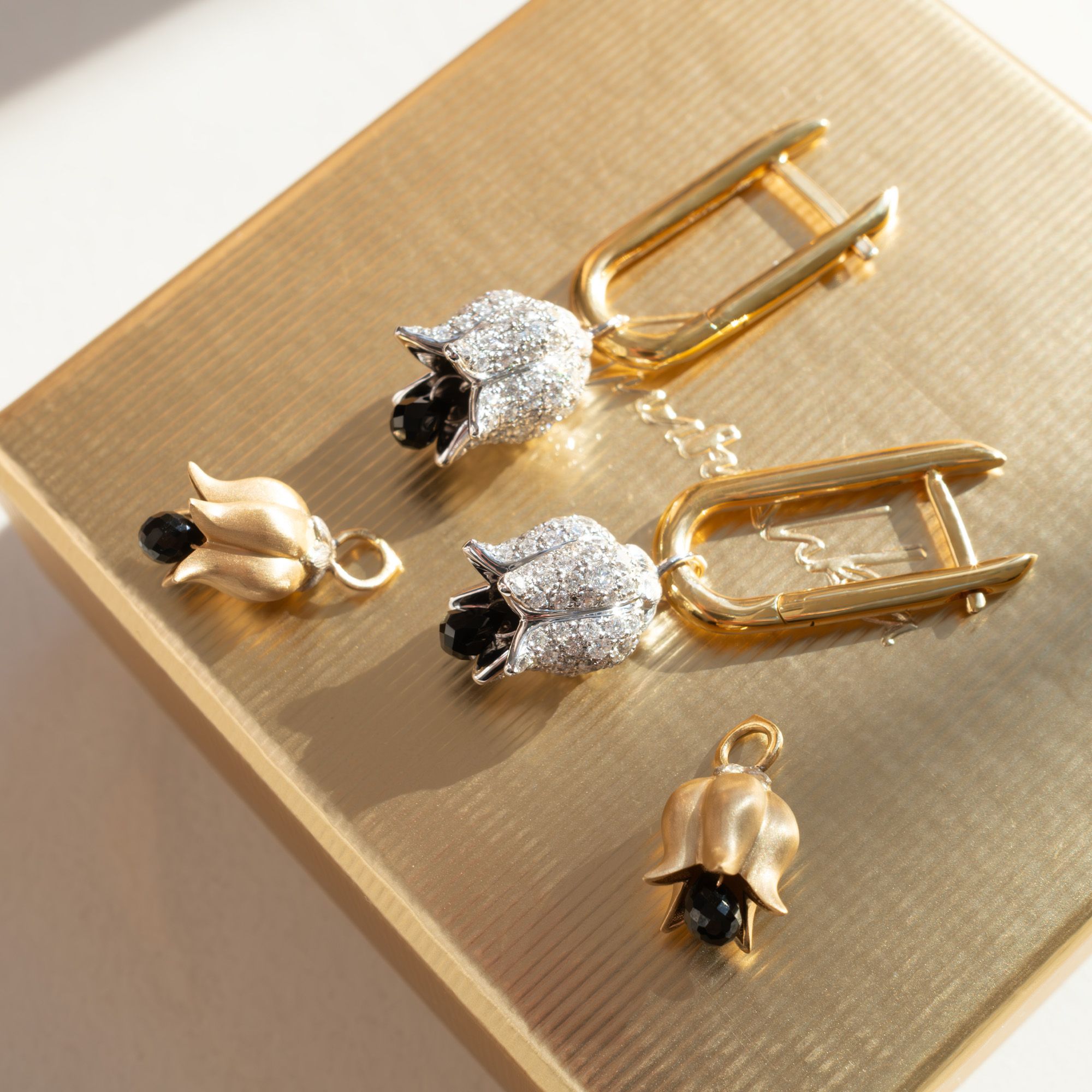 Tulips Drop Earrings detail 5