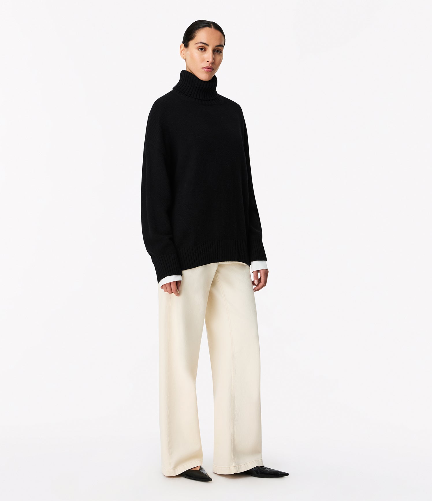 Cashmere Oversized Turtleneck side view
