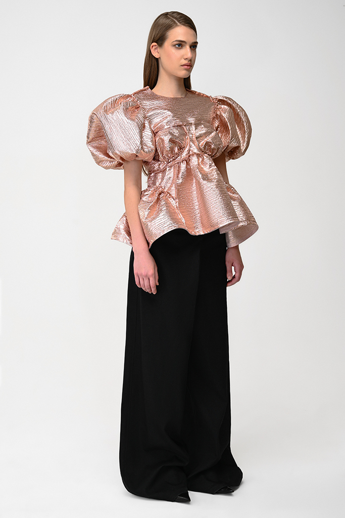 Pleated blouse with puff-sleeves