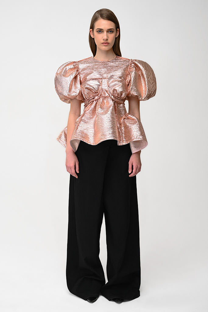 Close view of the metallic puff sleeves