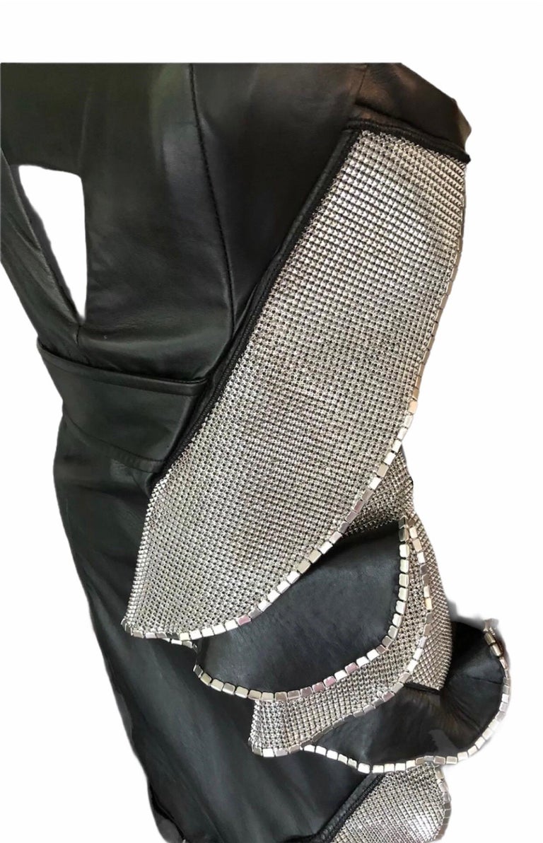 Side view showing the metal-mesh ruffle trim